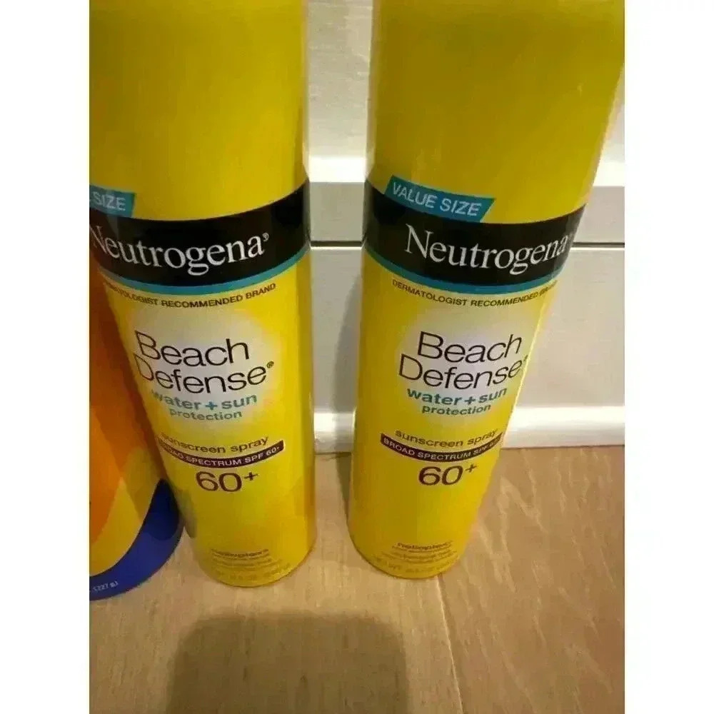Banana Boat Ultra Sport Sunscreen Spray + Neutrogena Beach Defense - Pack of 4 - Picture 2 of 4